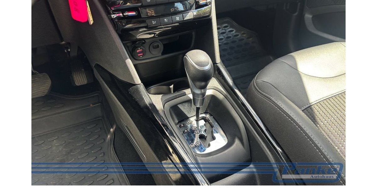 Peugeot 2008 Allure*AHK*Navi*Car-play*SHZ*LED*Tempo* 103.785 km 10.890 &euro; Berlin 13187