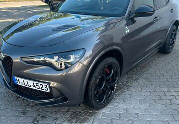 Alfa Romeo Stelvio 12.000 km 82.990 &euro; München 81827