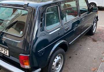 Lada Urban 9.000 km 13.000 &euro; Berlin 10713