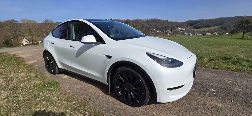 Tesla Model Y 93.000 km 32.000 &euro; Becherbach bei Kirn 55608