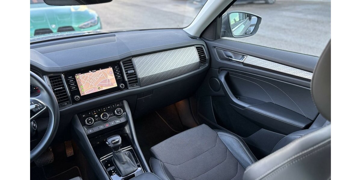 Skoda Kodiaq 1.5 TSI STYLE V+C/DSG/KAMERA/NAVI/DAB/AHK 131.783 km 23.800 &euro; Villingen-Schwenningen 78054