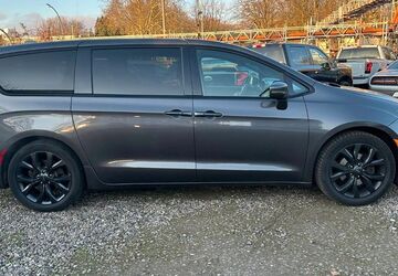 Chrysler Pacifica 84.000 km 19.999 &euro; Hamburg 22309