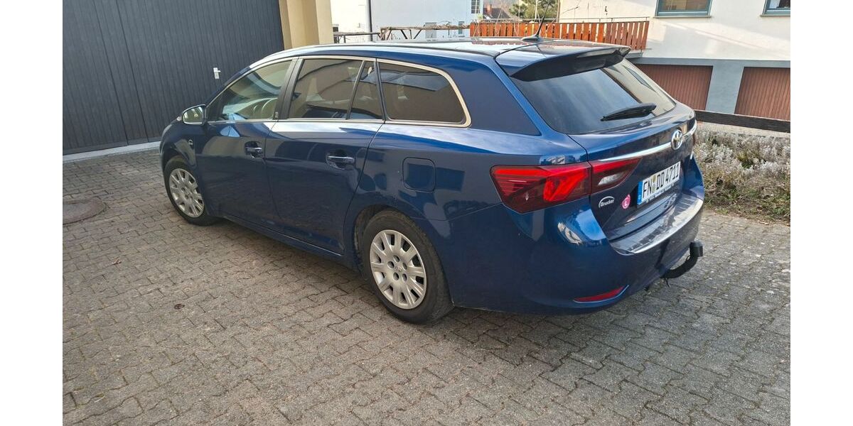 Toyota Avensis 110.000 km 14.200 &euro; Uhldingen-M./Bodensee 88690