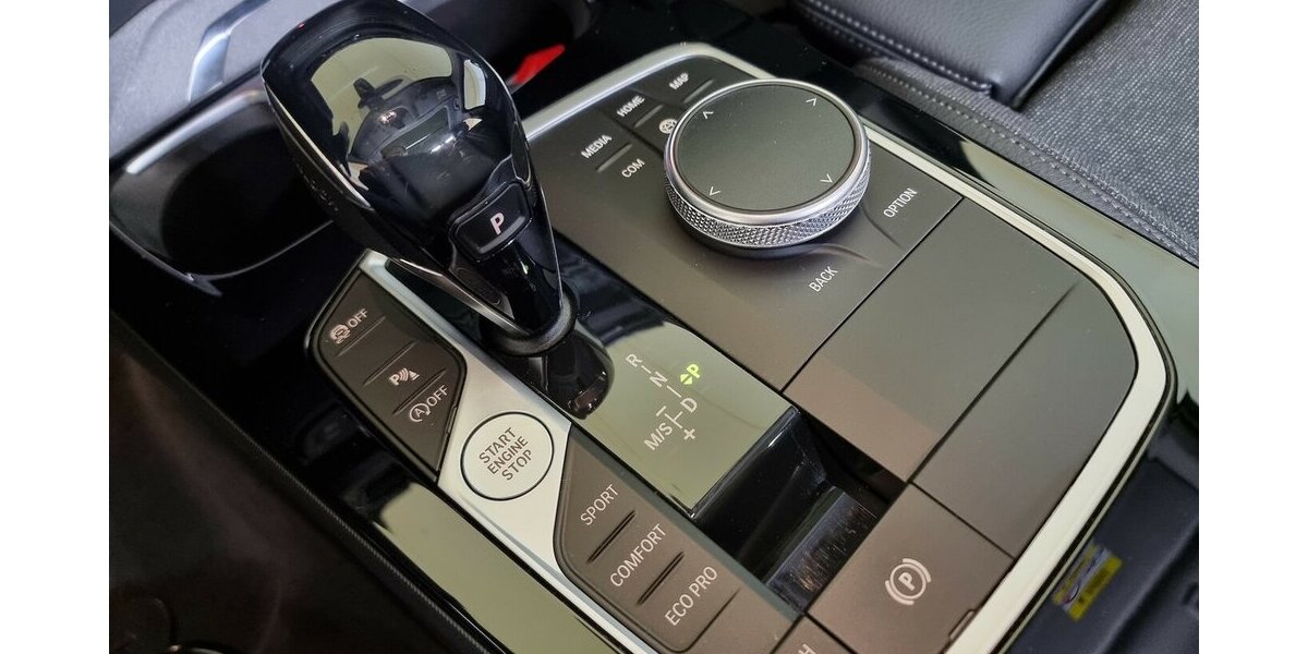 BMW 116d Sport Line DSG LED Live Cockpit Klima Pano 71.300 km 23.900 &euro; Garrel 49681