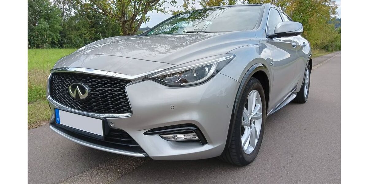 INFINITI Q30 137.000 km 14.900 &euro; Nalbach 66809