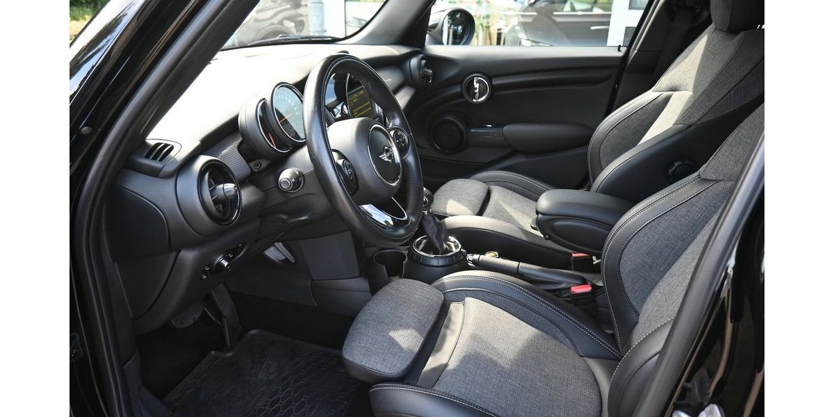 Mini Cooper 5-Türer Aut Navi Leder LED PDC 17erAlus 100.000 km 14.400 &euro; Seevetal - Hittfeld 21218