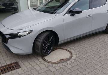 Mazda 3 2.000 km 24.900 &euro; Schönebeck 39218