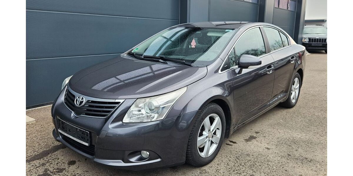 Toyota Avensis 184.000 km 4.450 &euro; Aldingen 78554