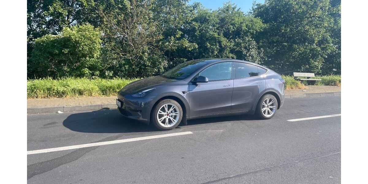 Tesla Model Y 123.000 km 29.950 &euro; Bergisch Gladbach 51427