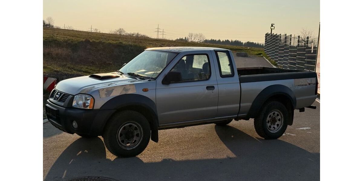 Nissan Navara 260.000 km 3.950 &euro; Dotternhausen 72359