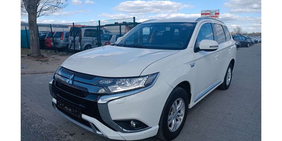 Mitsubishi Plug-in Hybrid Outlander 182.000 km 12.900 &euro; Mittenwalde 15749