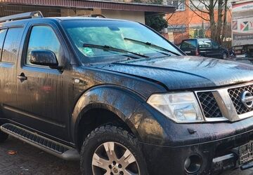 Nissan Pathfinder 223.710 km 4.999 &euro; Berlin 12349