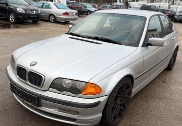 BMW 323 250.000 km 2.700 &euro; Bruchsal 76646