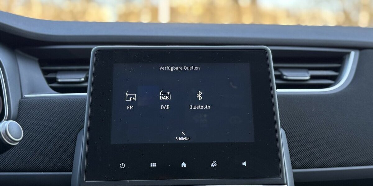 Renault ZOE Life WINTERPAKET/DAB/KLIMA/KEYLESS/SHZ/V+C 94.757 km 11.900 &euro; Villingen-Schwenningen 78054