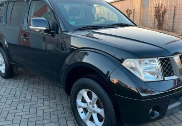 Nissan Pathfinder 173.000 km 5.950 &euro; Lippstadt 59557