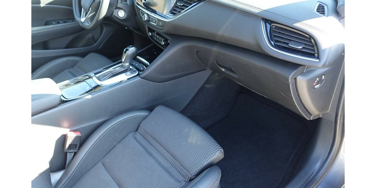 Opel Insignia Elegance Navi PDC Kamera Memory LED eGHSD 96.200 km 17.950 &euro; Neumarkt/OPf 92318