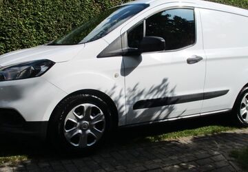 Ford Transit Courier 105.000 km 8.500 &euro; Berlin 13053