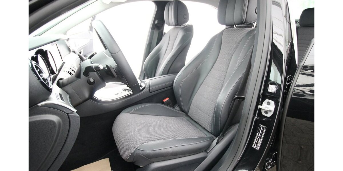 Mercedes-Benz E 220 d Avantgarde NAVI+LED+KAMERA+STANDHEIZUNG 29.693 km 36.900 &euro; Hagenow 19230