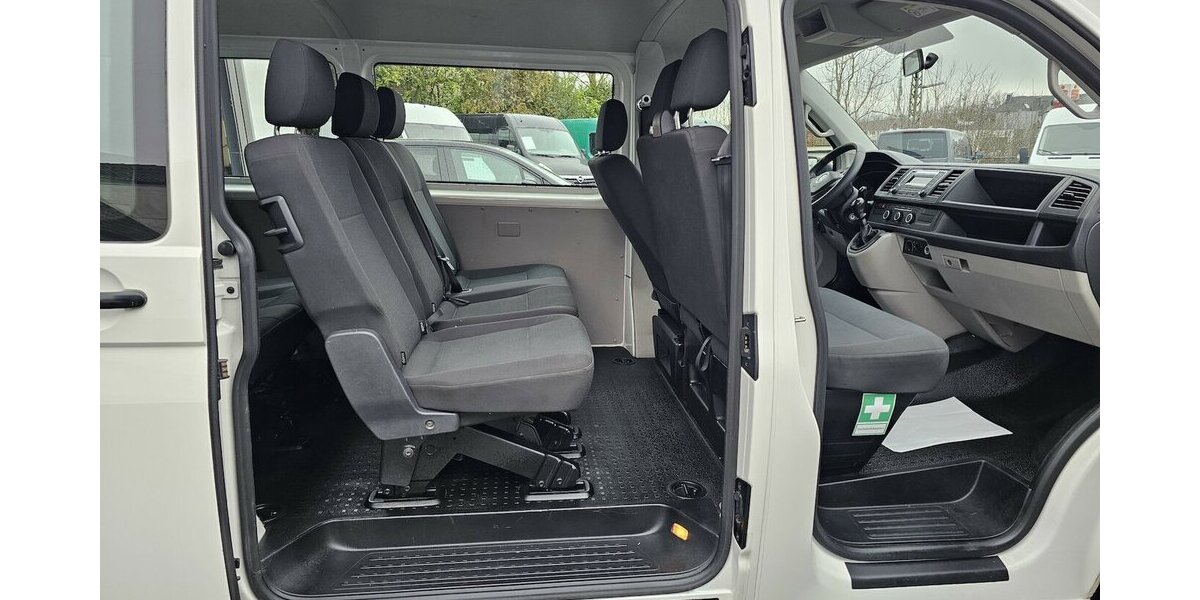 VW T6 Transporter 2.0 TDI lang 9-Sitzer AHK PDC 165.990 km 19.990 &euro; Löhne 32584