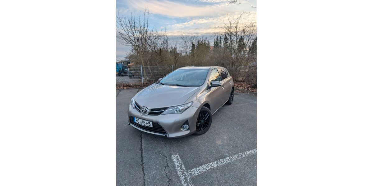 Toyota Auris 93.000 km 8.300 &euro; Fürth 90766