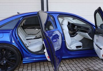 Audi A8 17.900 km 113.000 &euro; Passau 94034