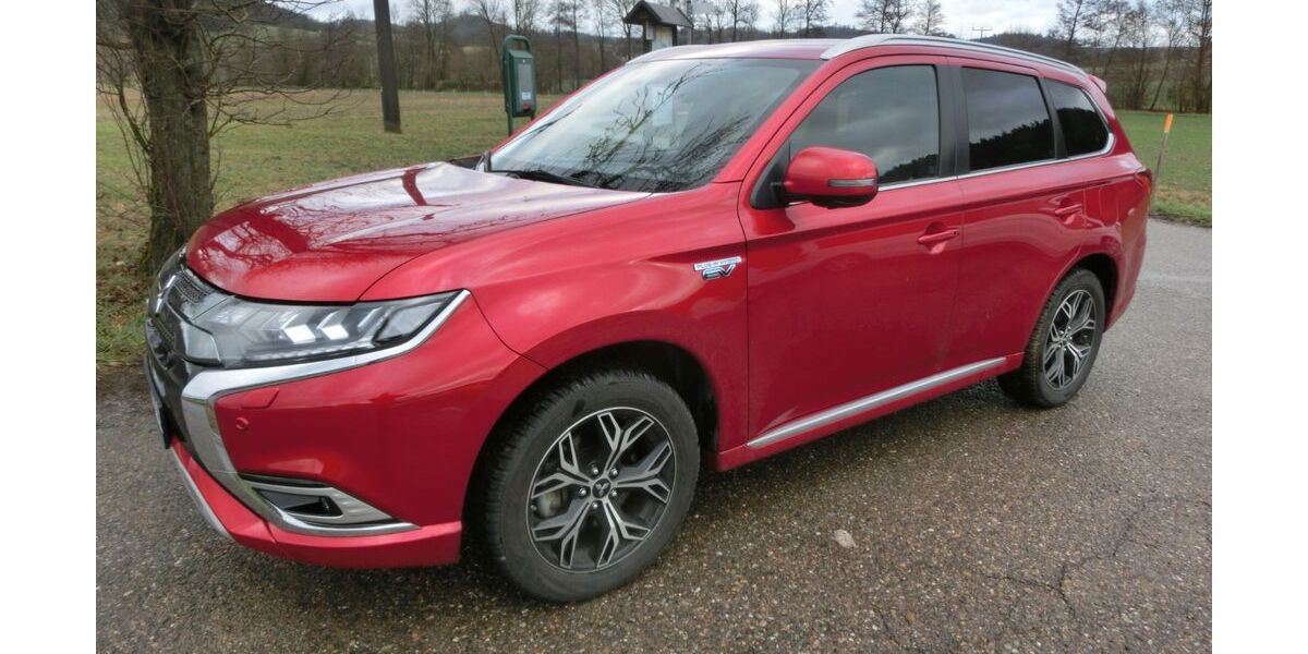 Mitsubishi Plug-in Hybrid Outlander 71.900 km 22.990 &euro; oberrot 74420