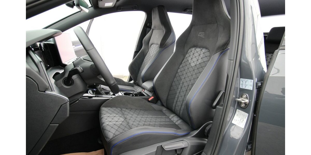 VW Golf VIII Variant 1.5 TSI R-Line LED+KAMERA+ACC 38.673 km 25.900 &euro; Hagenow 19230