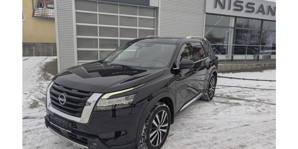 Nissan Pathfinder 24.551 km 42.999 &euro; Radebeul 01445