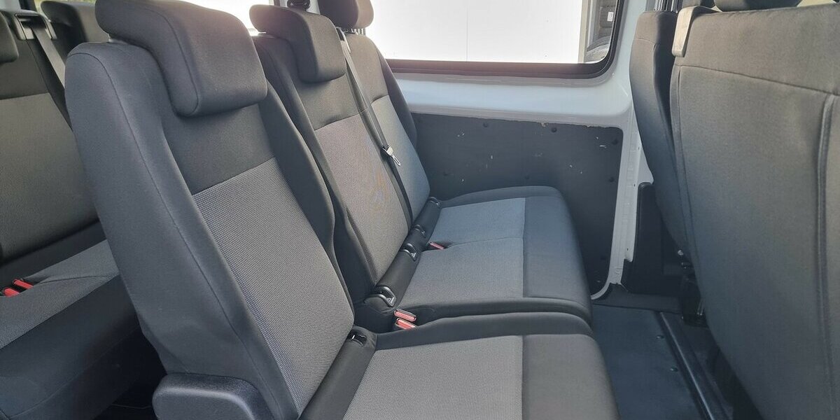 Opel Zafira Life Edition M Vivaro 9-Sitzer Automatik 84.300 km 28.500 &euro; Garrel 49681