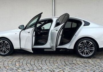 BMW i5 12.705 km 53.900 &euro; München 81245
