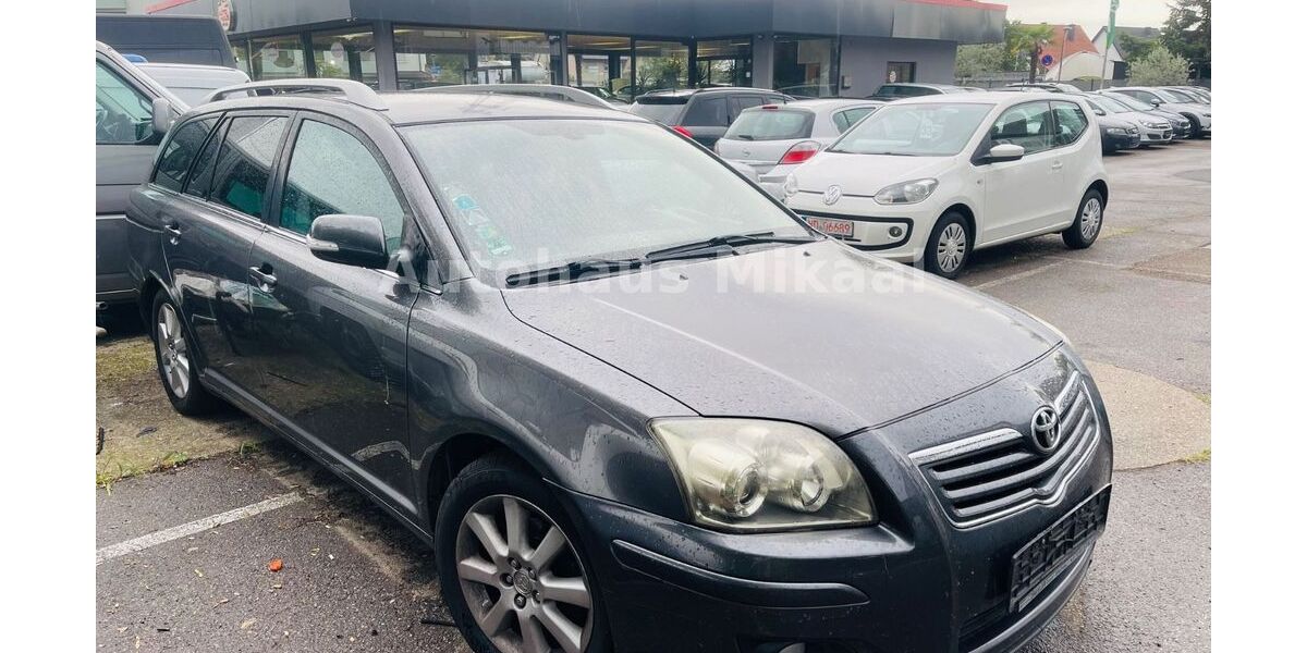 Toyota Avensis 179.000 km 3.499 &euro; Ketsch 68775