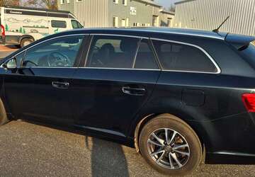 Toyota Avensis 152.000 km 11.200 &euro; Seelze 30926