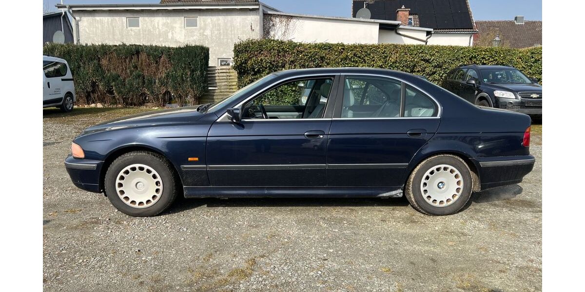 BMW 528 237.000 km 2.500 &euro; Stade 21682