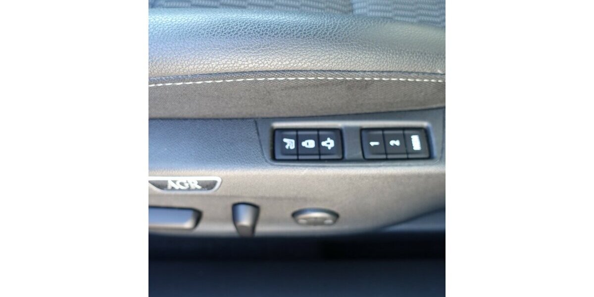 Opel Insignia Elegance Navi PDC Kamera Memory LED eGHSD 96.200 km 17.950 &euro; Neumarkt/OPf 92318