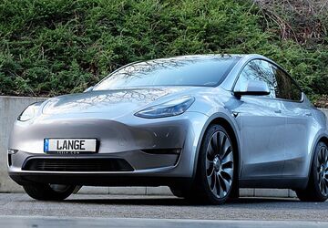 Tesla Model Y 36.868 km 40.390 &euro; Köln 50996