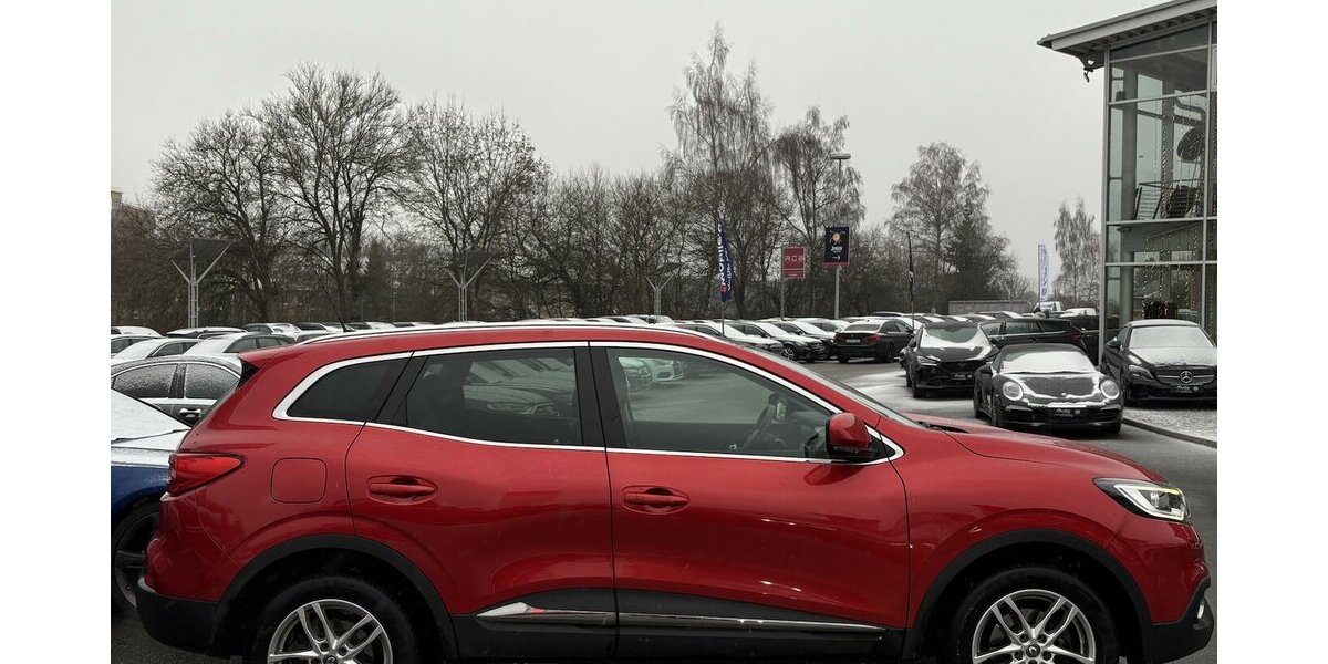 Renault Kadjar 1.2 Collection PANORAMA/NAVI/SHZ/PDC/GRA 71.999 km 13.900 &euro; Villingen-Schwenningen 78054