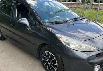 Peugeot 207 134.111 km 2.990 &euro; München 81929