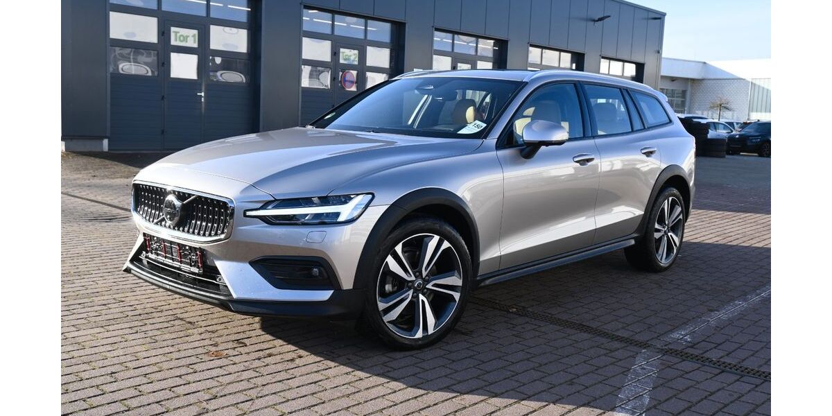 Volvo V60 Cross Country 16.700 km 49.900 &euro; Jüterbog 14913