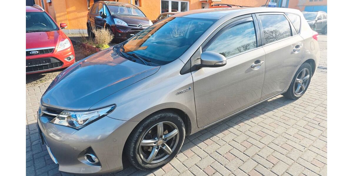Toyota Auris 129.500 km 8.990 &euro; Chemnitz 09114
