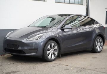 Tesla Model Y 26.106 km 32.950 &euro; Mönchengladbach 41236