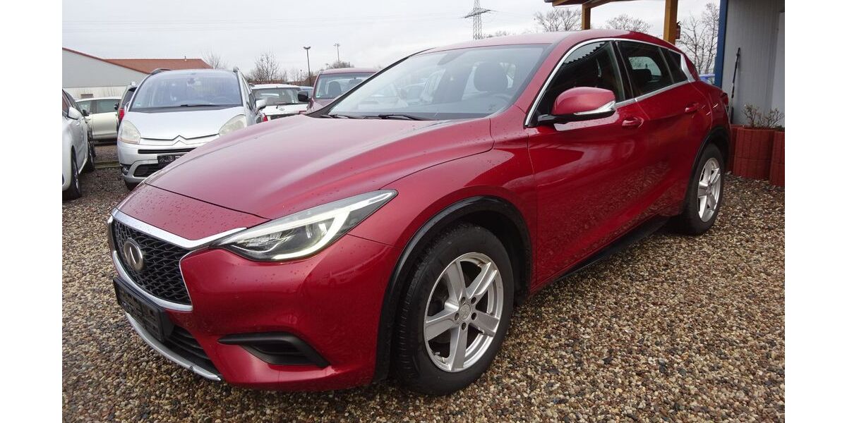 INFINITI Q30 215.993 km 8.500 &euro; Dresden 01219