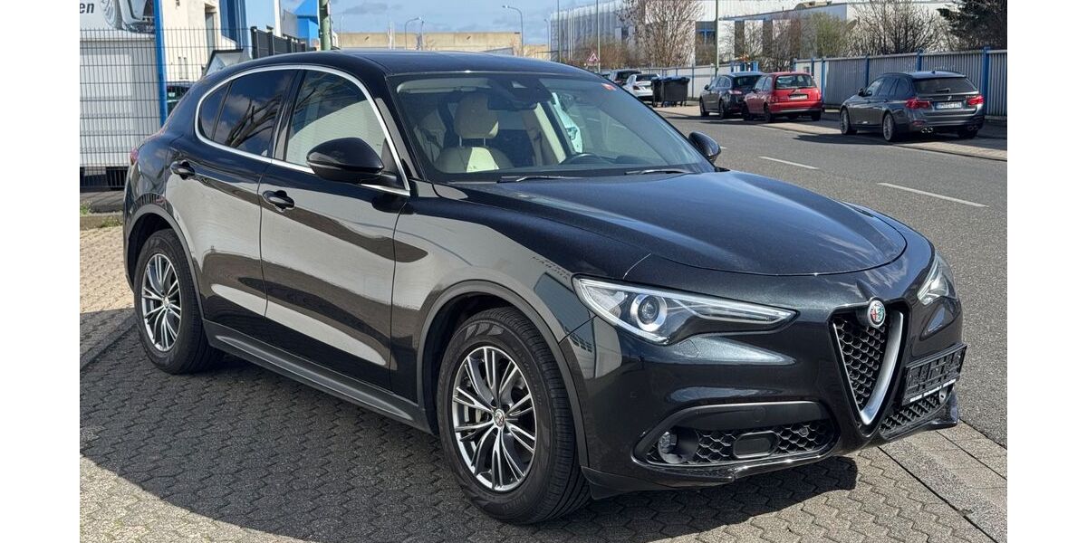 Alfa Romeo Stelvio 165.000 km 14.999 &euro; Düren 52353