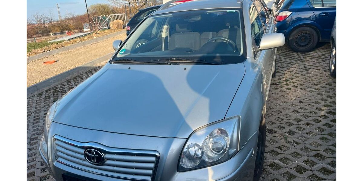 Toyota Avensis 332.000 km 1.300 &euro; Vollersroda 99438