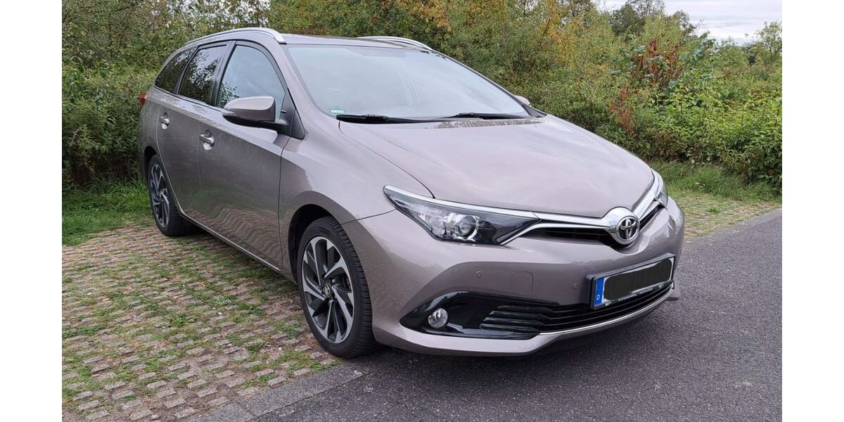 Toyota Auris 100.000 km 9.900 &euro; Eschweiler 52249