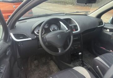 Peugeot 207 103.000 km 3.700 &euro; München 85540