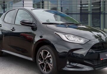 Toyota Yaris 2.900 km 25.990 &euro; Halstenbek 25469