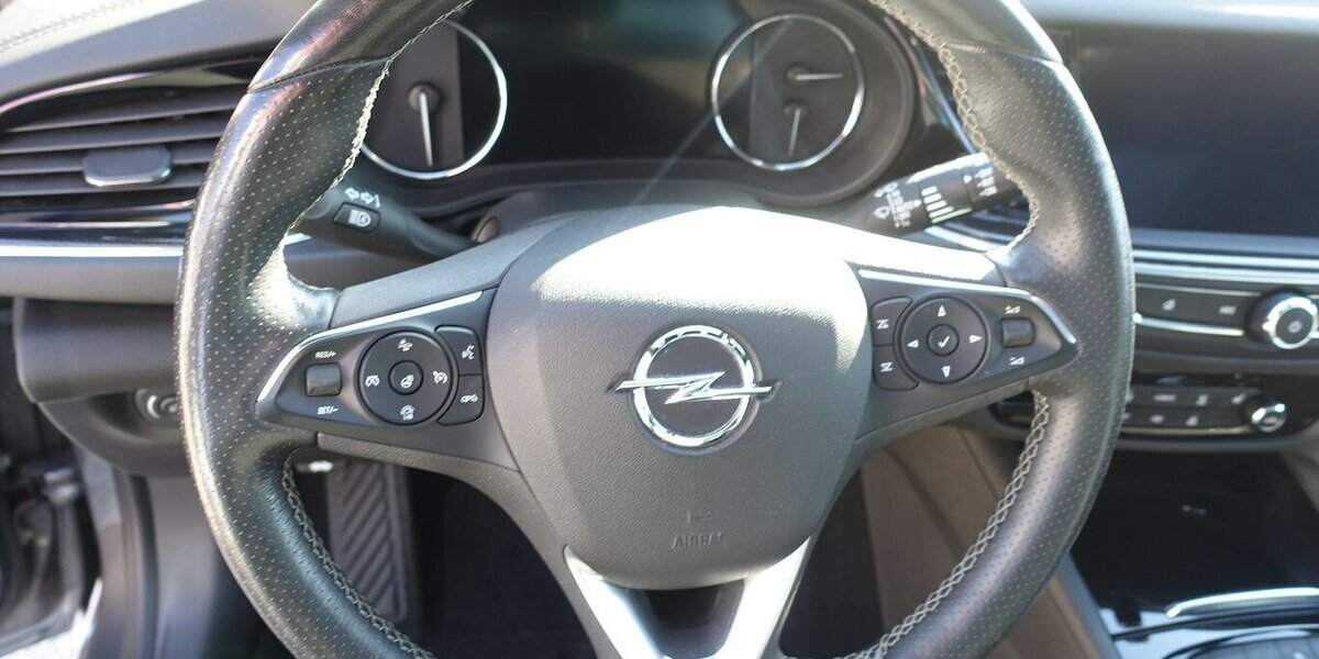 Opel Insignia Elegance Navi PDC Kamera Memory LED eGHSD 96.200 km 17.950 &euro; Neumarkt/OPf 92318