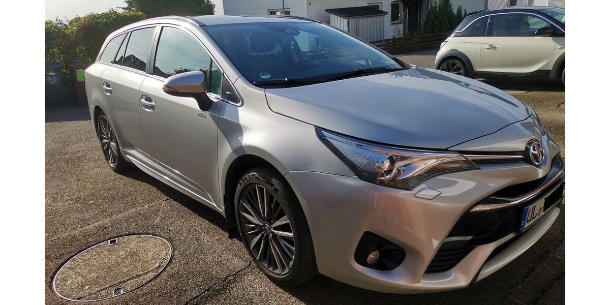 Toyota Avensis 76.000 km 16.400 &euro; ERBACH 89155