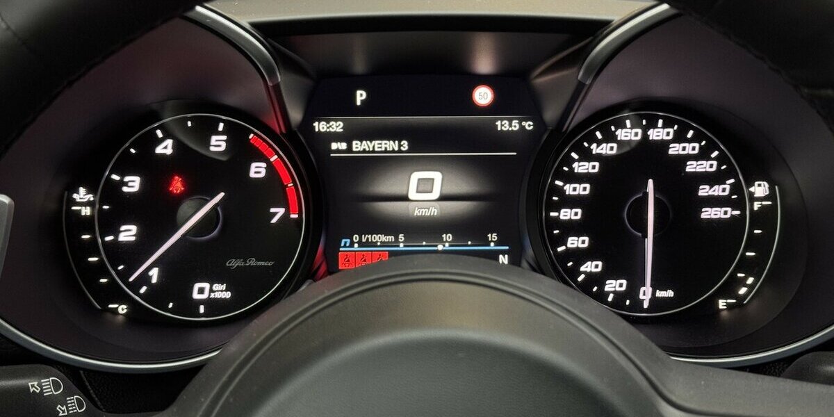 Alfa Romeo Giulia 2.0 Sprint Turbo 16V Xenon Leder Carplay 23.400 km 29.890 &euro; Lich 35423