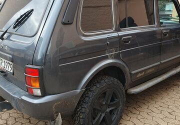 Lada Niva 90.000 km 13.500 &euro; Stadtallendorf 35260